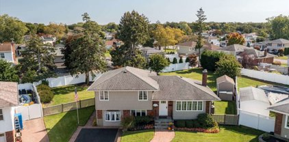 4 Darlene Terrace, Farmingdale