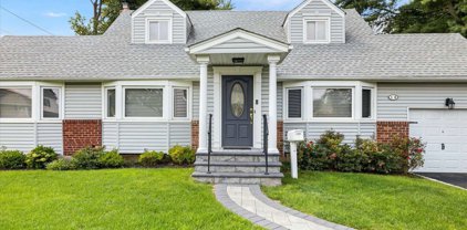 18 Ruth Boulevard, Commack