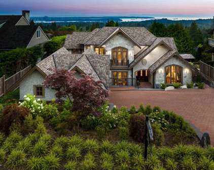 651 Alpine Court, North Vancouver