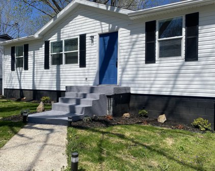 245 Raintree Dr, Clarksville