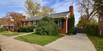 859 N Madison St, Arlington