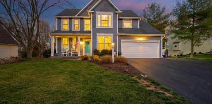 816 Caren Dr, Sykesville