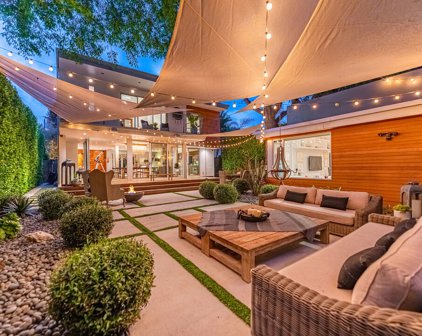 1126  Rose Ave, Venice