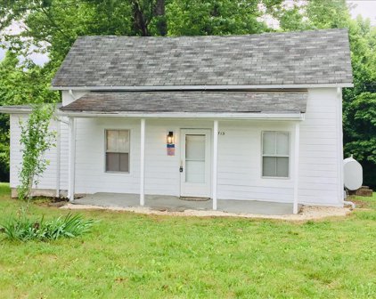 1715 Longwood Avenue, Bedford
