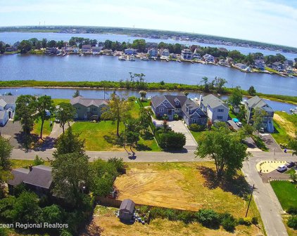 607 Fisherman Place, Brick