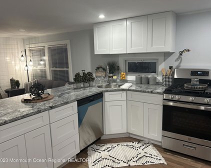 10 Robin Road, Hazlet
