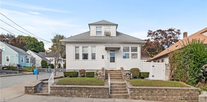 25 June Avenue, Cranston