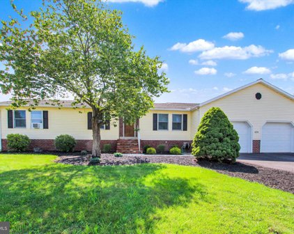 575 Lake Meade Dr, East Berlin