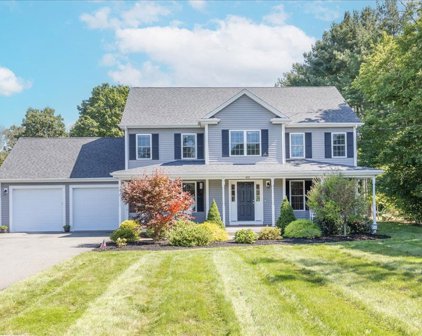 492 Sumner St, Stoughton