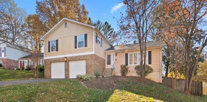 2 Sunrise Ct, Potomac