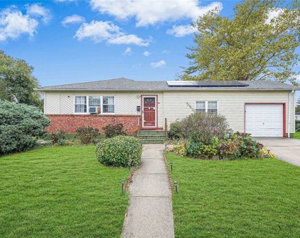 26 Bentley Road, Amityville