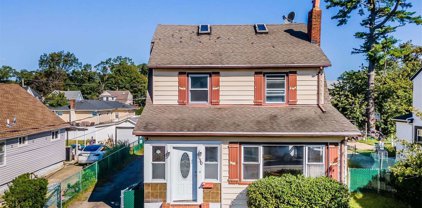 30 Craig Avenue, Freeport