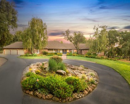 9400 Horseshoe Bar Rd, Loomis