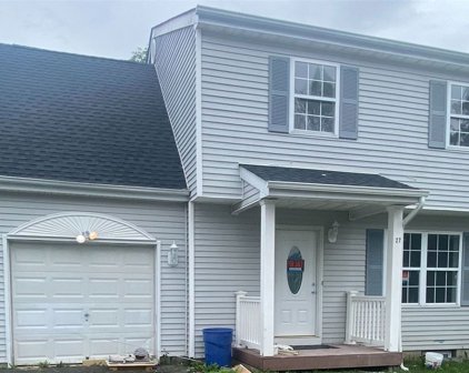 27 Cedar Street, Central Islip
