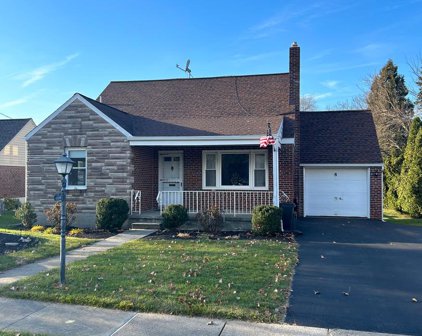 8 Valley Rd, Reading