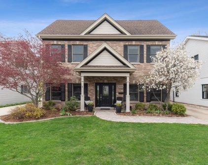 910 N Hickory Avenue, Arlington Heights