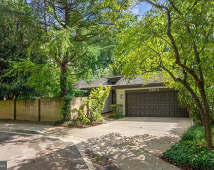 6204 Perthshire Ct, Bethesda