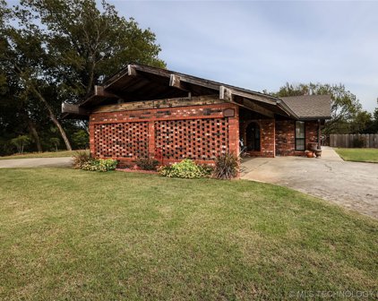 1601 Country Club Drive, Sulphur