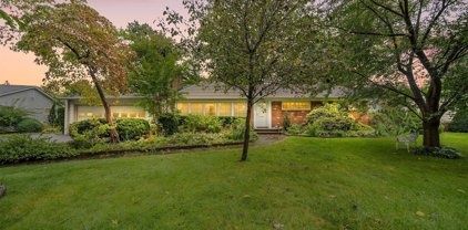 203 Round Hill Road, Roslyn Heights