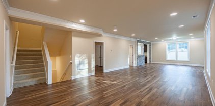 8956 Round Top Rd, Manassas