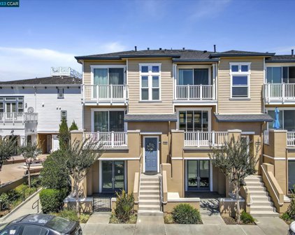 109 E B St, Benicia