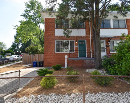 842 S Dinwiddie St, Arlington