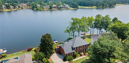 215 Clipper Bay Drive, Alpharetta