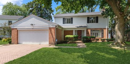 125 Hollywood Court, Wilmette