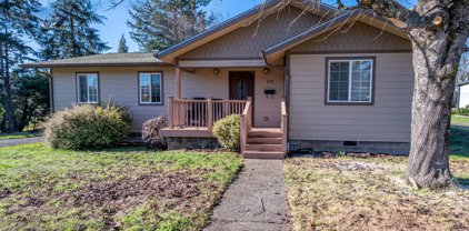 869 N COLLIER ST, Coquille