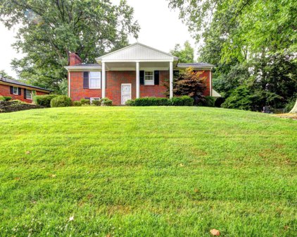 8303 Laverne Dr, Jeffersontown