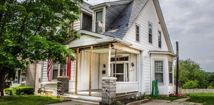 807 W Broadway, Red Lion