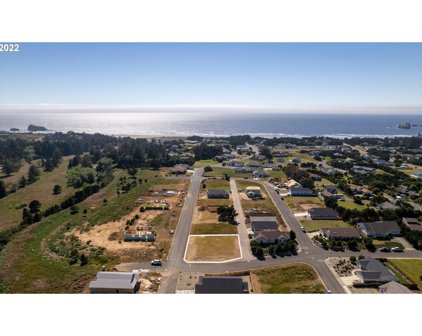 700 SEACREST DR, Bandon