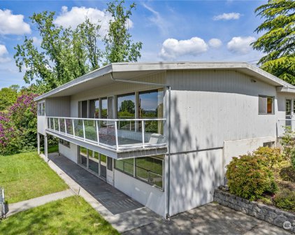 751 Hazel Avenue N, Kent