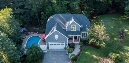 2 Pickard Lane, North Reading