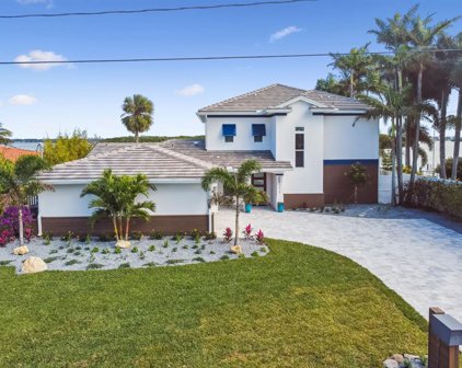 511 Johns Pass Avenue, Madeira Beach