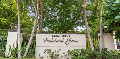 6886 N Kendall Dr Unit #D207, Pinecrest