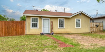 542 Broadway, Poteet