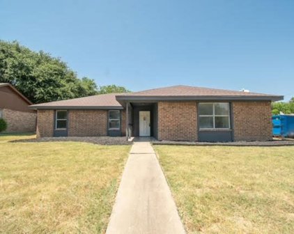300 Oakwood  Lane, Hewitt
