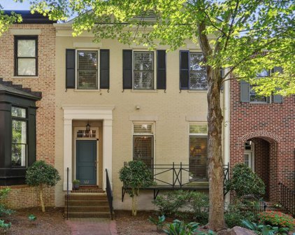 122 W Ridge Way, Roswell