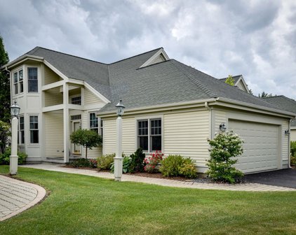 47 Carriage Hill Circle Unit 47, Southborough