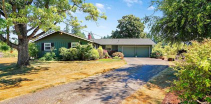 372 Hampden Ln, Salem