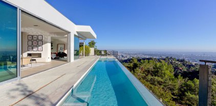 7048  Macapa Dr, Los Angeles