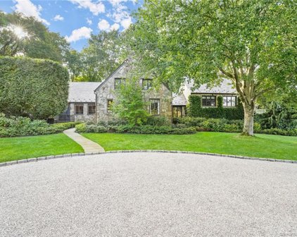 13 Searles Road, Darien