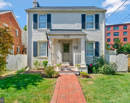 1112 S Edgewood St, Arlington