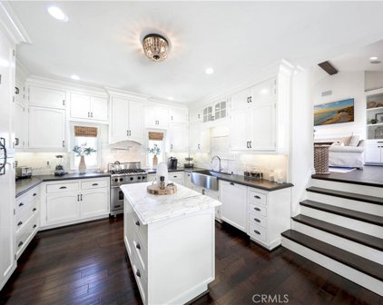 438 1/2 Carnation Avenue, Corona Del Mar