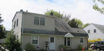 92 Butternut Lane, Levittown