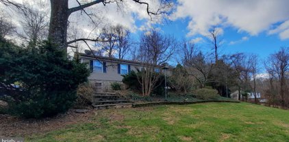 527 Rome Beauty Dr, Linden
