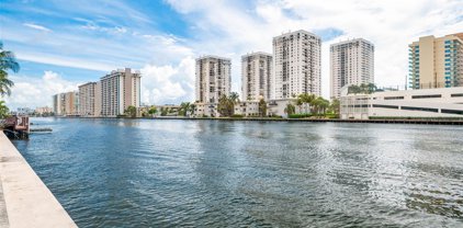 1000 Parkview Dr Unit #202, Hallandale Beach