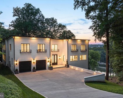 620 Rivercrest Dr, Mclean