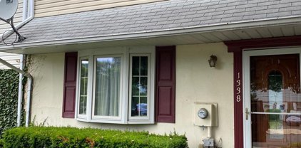 1338 Fox Run, Reading